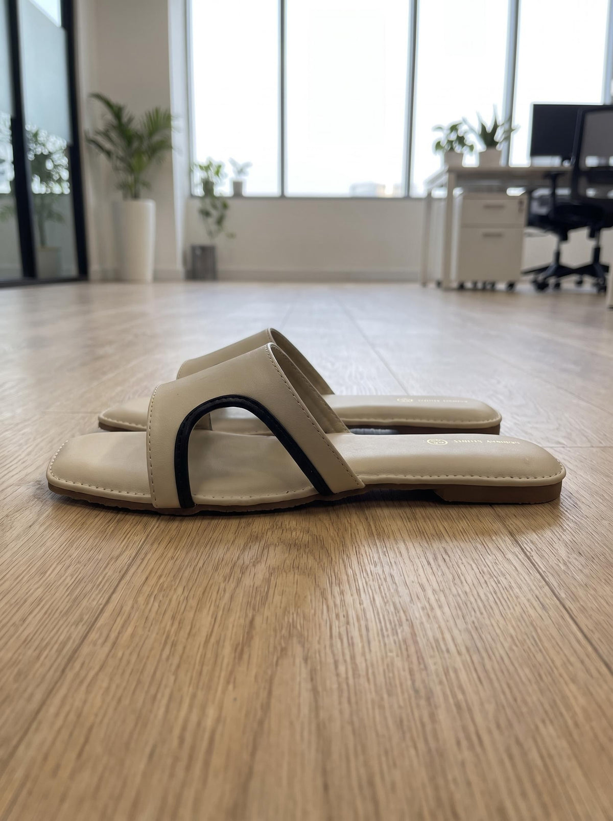 Contrast-Piped Minimal Slide in Ivory - side view